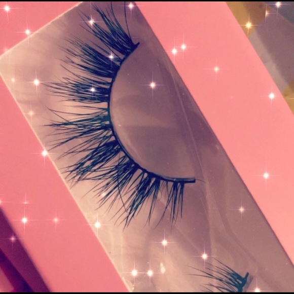 Lashes - Picture 3 of 3